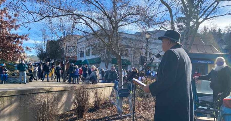 D.L. Richardson addresses a gathering of three or four dozen people Monday at an outdoor, socially distanced observance of Martin Luther King Jr. Day. Ashland.news photo by Holly Dillemuth