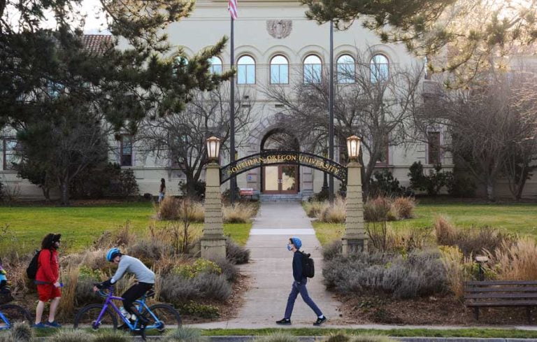 Students make their way past Churchill Hall on the SOU campus in January. Drew Fleming photo