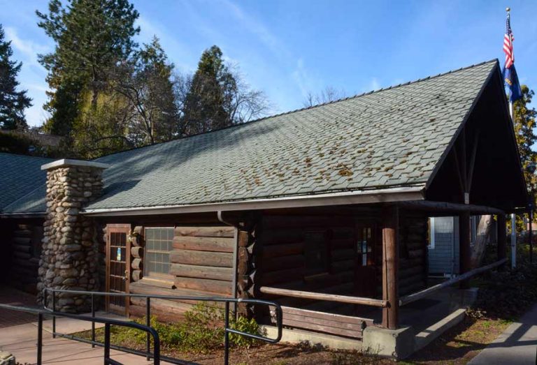 Pioneer Hall on Winburn Way in Ashland in February. Drew Fleming photo
