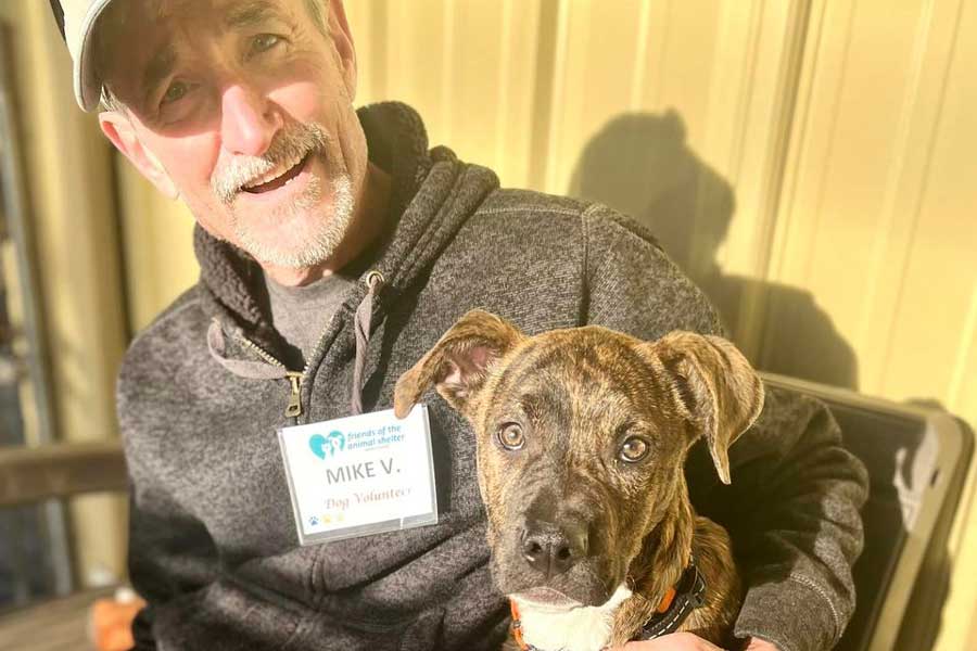 fotas-animal-shelter-volunteer-mike-v