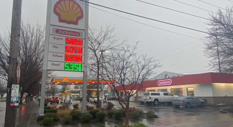 The state House overwhelmingly supported a plan to allow Oregonians to pump their own gas. Under legislation proposed in early April 2025, Oregon's gas tax would go up 20 cents a gallon over the following six years. Oregon Capital Chronicle photo by Alex Baumhardt