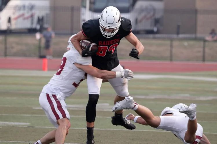 SOU's Jackson Clemmer, shown in action last week, scored on a 46-yard touchdown pass from Matt Struck on Saturday in Montana.
Andy Atkinson/Rogue Valley Times