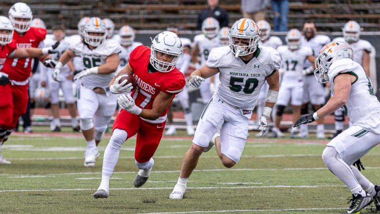 SOU wide receiver Adrik Lamar (17) had three receptions for 31 yards in a SOU loss to Montana Tech Saturday at Raider Stadium. Bob Palermini photo