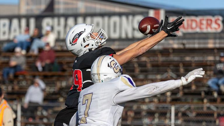 SOU junior tight end Jackson Clemmer reaches out but misses a pass in the fourth quarter 21-13 loss to Carrolll Saturday. Ashland.news photo by Bob Palermini