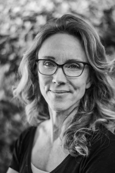 Award-winning author talk about the pros and cons of traditional and indie publishing