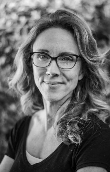 Julie Mathison talks about the pros and cons of traditional and indie publishing